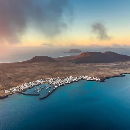 Luna Playa Honda (Lanzarote)